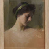 MARIA LÜBBES,"Junge Frau mit grünem Haarband", Pastellkreide auf Papier, hinter Glas gerahmt, signiert und datiert - фото 1