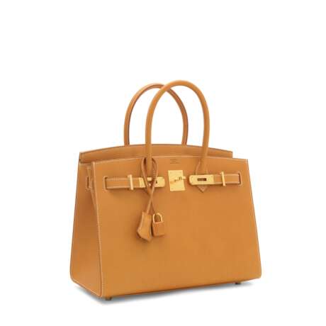 A LIMITED EDITION VACHE NATURELLE GRAINÉE LEATHER SELLIER BIRKIN 30 WITH GOLD HARDWARE - Foto 2