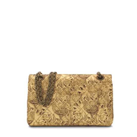 Chanel. A PARIS-MOSCOW RUNWAY METALLIC GOLD LEATHER 2.55 REISSUE 225 DOUBLE FLAP WITH GOLD HARDWARE - photo 3
