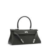 Hermes. AN ÉTAIN CLÉMENCE LEATHER SHOULDER KELLY 42 WITH PALLADIUM HARDWARE - photo 2