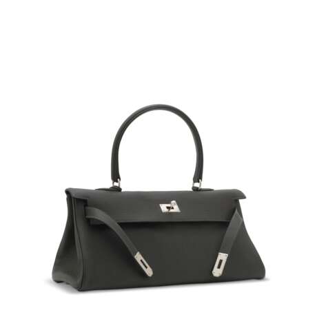 Hermes. AN ÉTAIN CLÉMENCE LEATHER SHOULDER KELLY 42 WITH PALLADIUM HARDWARE - photo 2