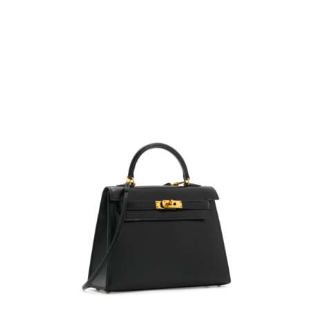 Hermes. A BLACK CALF BOX LEATHER MICRO MINI KELLY 15 WITH GOLD HARDWARE - Foto 2
