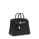 Hermes. A LIMITED EDITION MATTE BLACK ALLIGATOR & TOGO LEATHER TOUCH BIRKIN 25 WITH ROSE GOLD HARDWARE - photo 2