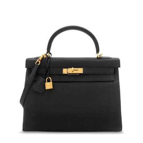 Hermes. A BLACK TOGO LEATHER RETOURNÉ KELLY 32 WITH GOLD HARDWARE - фото 1