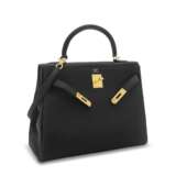 Hermes. A BLACK TOGO LEATHER RETOURNÉ KELLY 32 WITH GOLD HARDWARE - фото 2