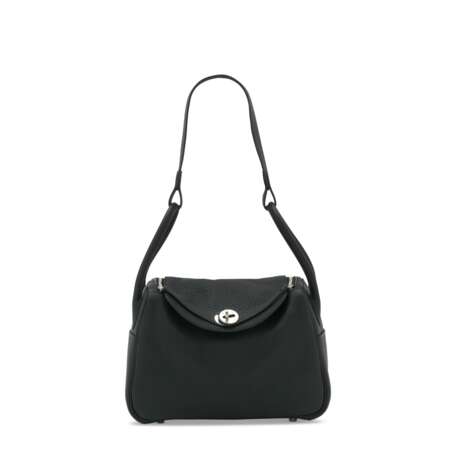 A BLACK CLÉMENCE LEATHER LINDY 26 WITH PALLADIUM HARDWARE - фото 1
