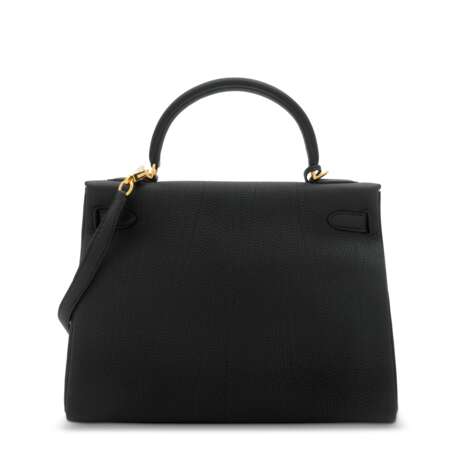 Hermes. A BLACK TOGO LEATHER RETOURNÉ KELLY 32 WITH GOLD HARDWARE - фото 3