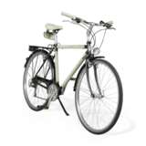 A LIMITED EDITION GRIS TOURTERELLE LEATHER & BLACK CARBON BICYCLE BY PEUGEOT - фото 4