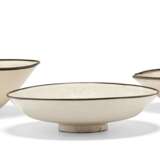 THREE DING-TYPE MOLDED BOWLS - photo 1