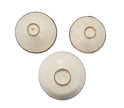 THREE DING-TYPE MOLDED BOWLS - фото 2