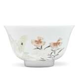 A FAMILLE ROSE INCISED BOWL - фото 1