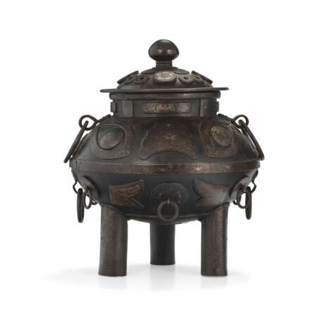 A SILVER OVERLAY IRON CENSER AND COVER - Foto 1