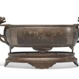 A LARGE SILVER-INLAID BRONZE CENSER AND STAND - фото 2