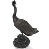 A BRONZE DUCK-FORM CENSER AND COVER - фото 2