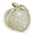 A RARE PALE GREYISH-GREEN JADE ‘PEACH’ BOX AND COVER - Auktionspreise