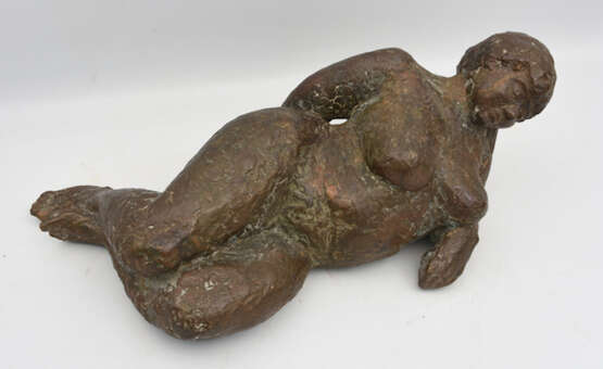 UNBEKANNTER KÜNSTLER:"Liegende Nackte", Bronze, 20. Jahrhundert - photo 2