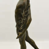 ROBERT DELANDRE, "Athlèthe saluant", Bronzeguss auf Plinthe, Frankreich um 1920 - Foto 5