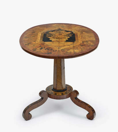 Tilt-top table, Holland, um 1800 - фото 1