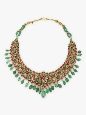 Prächtiges indisches Hochzeit - Collier verziert mit Smaragden, Diamanten, Rubinen und Emailarbeiten, Indien, 1. Hälfte 19. Jahrhundert - Foto 3