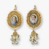 Drei Paar Ohrringe mit Porzellan-Miniaturen, Türkisen und Perlen, Deutschland, um 1850, 1880 und 1890 - Foto 3