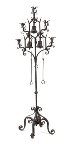 Glockenstuhl im gotischen Stil - photo 1