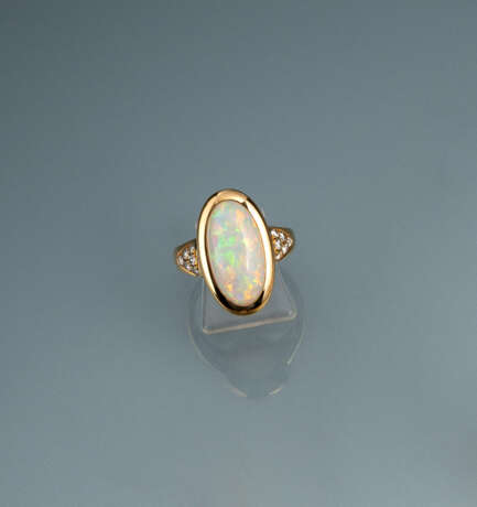 Ring mit weißem Opal - фото 1