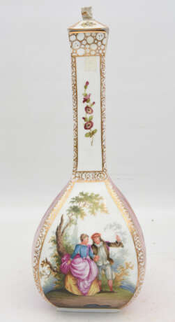 DRESDEN PORZELLAN: ZWEI ROKOKO-VASEN, handbemalt/glasiert/goldstaffiert, 18. Jahrhundert - Foto 18