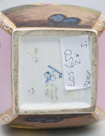 DRESDEN PORZELLAN: ZWEI ROKOKO-VASEN, handbemalt/glasiert/goldstaffiert, 18. Jahrhundert - photo 22