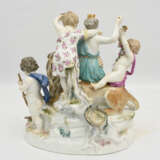MEISSEN PORZELLAN "Figurengruppe mit Löwe", polychrom bemaltes glasiertes goldstaffiertes Porzellan, gemarkt, 20. Jahrhundert - photo 8
