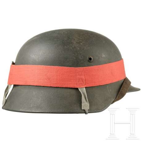 Stahlhelm M 35 mit Manöverband, deutsch, 1935 - 1945 - Foto 2