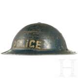 Stahlhelm Mk II der Polizei, Großbritannien, datiert 1939 - фото 1
