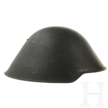 Sechs Helme vom Typ M 56, 1950er - 1980er Jahre - фото 1