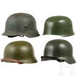 Vier Helme nach deutschen Vorbildern, 1950er - 1980er Jahre - photo 1
