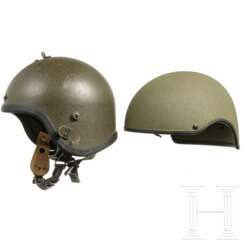 Zwei NATO-Helme, 1980er - 1990er Jahre