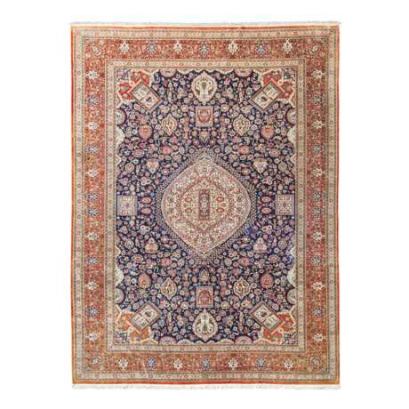 Orientteppich aus Seide, GHOM/IRAN, Mitte 20. Jahrhundert, ca. 392/296 cm. - Foto 1