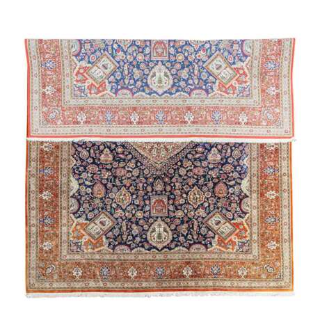 Orientteppich aus Seide, GHOM/IRAN, Mitte 20. Jahrhundert, ca. 392/296 cm. - photo 2