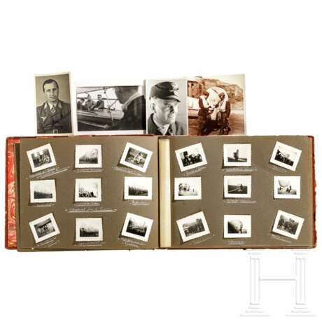 Fotoalbum mit ca. 150 Fotos eines belgischen SAS-Fallschirmjägers sowie Postkarte mit Unterschrift des Ritterkreuzträgers der Luftwaffe Heinz Strüning - photo 1