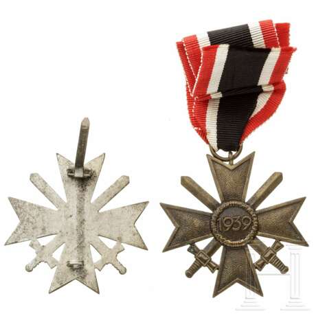 Kriegsverdienstkreuz 1. Klasse mit Schwertern im Etui sowie KVK 2. Klasse in Verleihungstüte - Foto 2