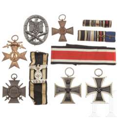 Konvolut mit sieben Orden und zwei Bandspangen, zwei EK, einem Allgemeinen Sturmabzeichen und einer Wiederholungsspange 1939 zum EK 1914
