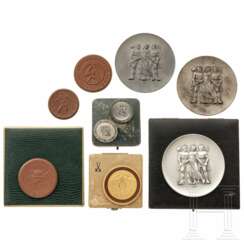 Porzellanmanufaktur Meißen - vier Medaillen, deutsch, 1940er Jahre
