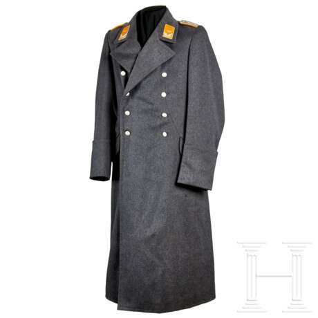 A Greatcoat for an officer - фото 1