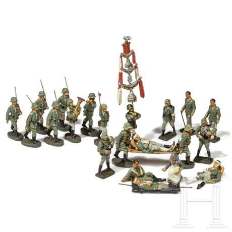 21 Lineol- und Elastolin-Soldaten im Marsch, Musiker mit dreiteiligem Schellenbaum und Sanitätsfiguren - Foto 1