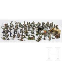 80 Elastolin- und Lineol-Soldaten mit Marinefiguren und einer Feldküche 