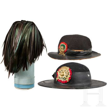 Zwei fragmentarische Hüte für Bersaglieri, 20. Jahrhundert - Foto 1