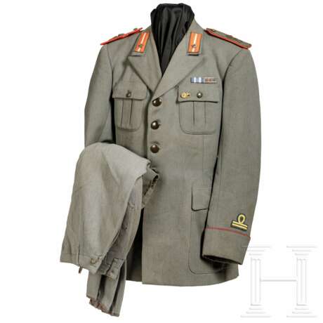Uniform M 40 für einen Leutnant des Infanterie-Regiments "Lupi di Toscana" - фото 1