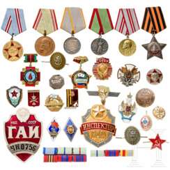 28 Auszeichnungen und Kleinabzeichen, Sowjetunion, ab 1942