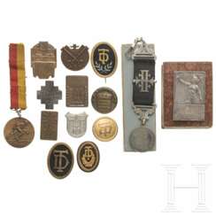 14 Abzeichen Deutscher Turnerbund, mit Turnvater-Jahn-Verleihungsmedaille, Medaille silber TVP Pforzheim sowie Turnfeste in Nürnberg 1934, Stuttgart 1933, Hainichen 1929 unter anderem