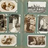 Großes Los von über 400 Postkarten königlicher Häupter, in zwei Steckalben und lose - Foto 7