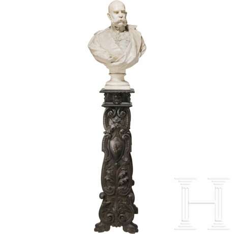 Kaiser Franz Joseph I. von Österreich - große Gipsbüste auf beschnitztem Holzständer - фото 1