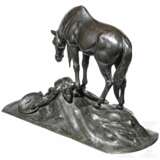Große Bronzefigur eines trauernden Pferdes mit gefallenem Krieger - Foto 3